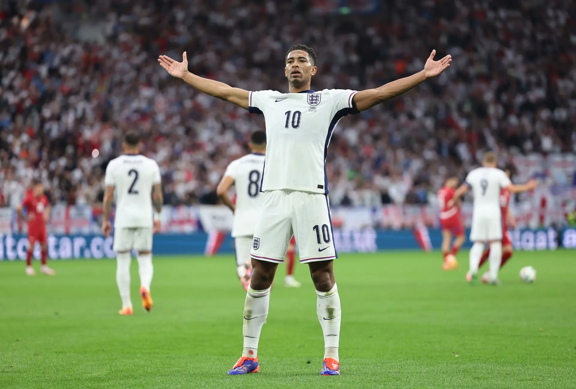 É o 10 e mais 10: Inglaterra vence, mas limita-se a cumprir contra a Sérvia