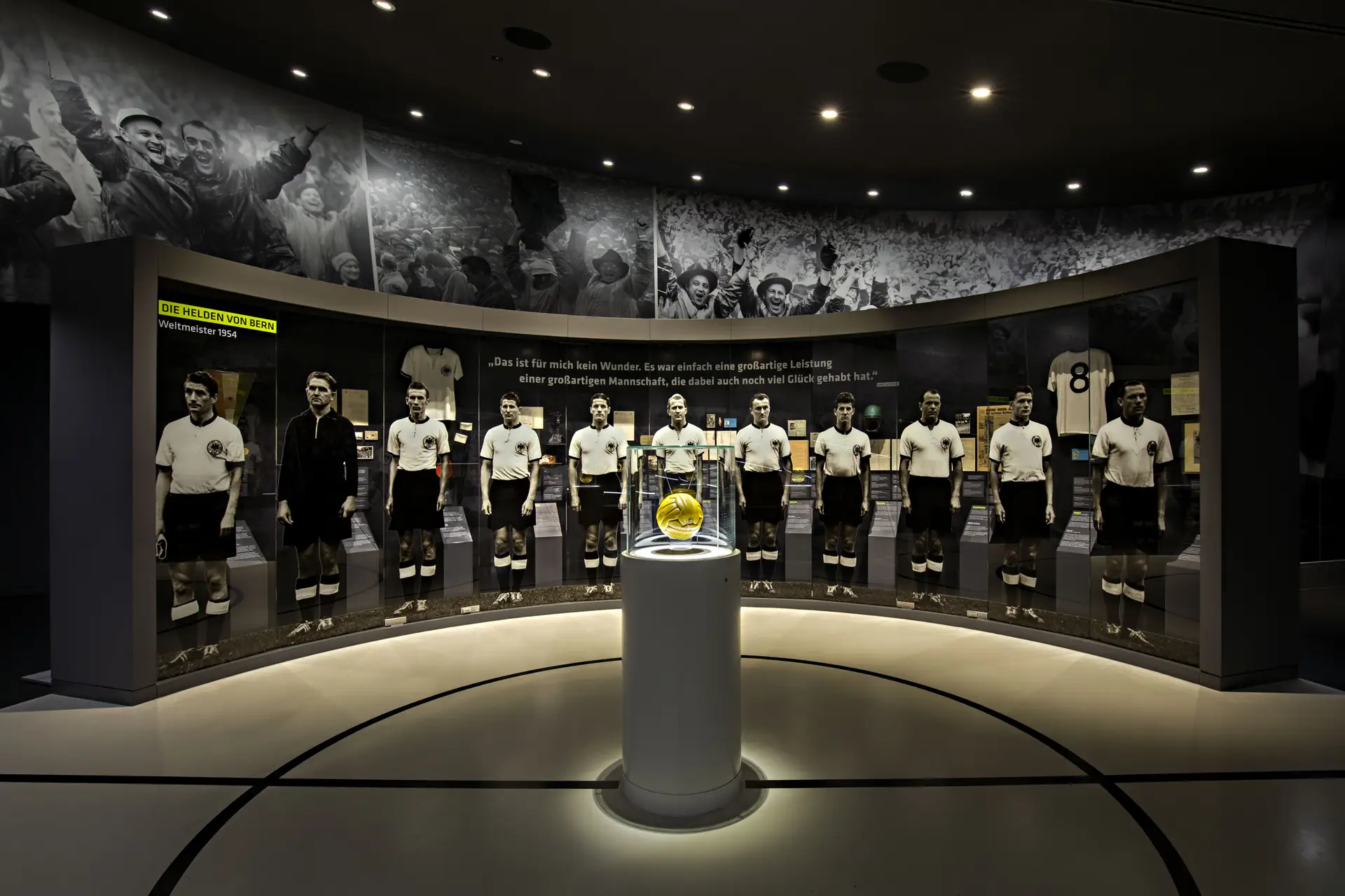 “É possível explicar muito do que é a Alemanha através do futebol”: no Museu do Futebol Alemão as duas histórias andam de mãos dadas