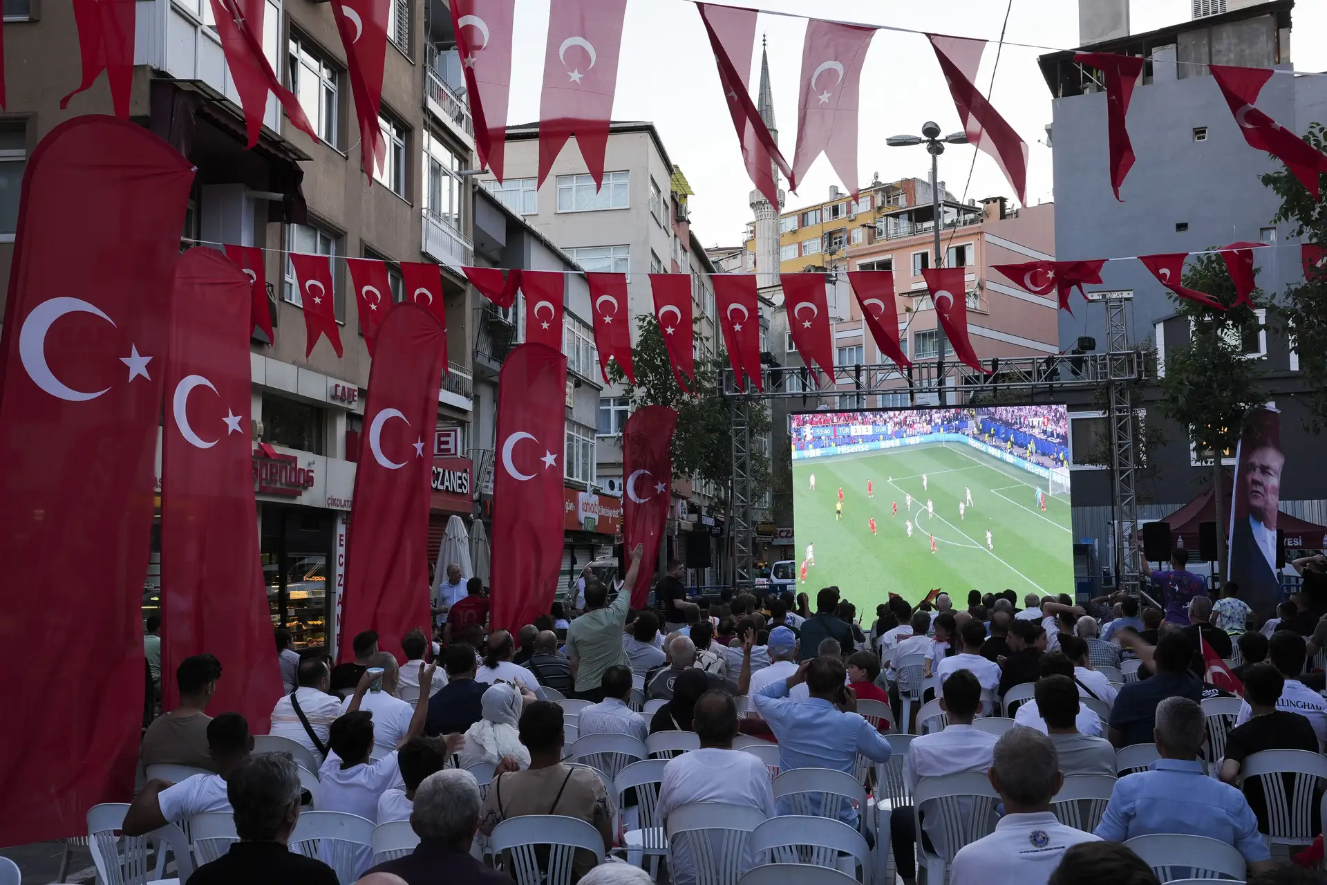 Como se vive na Turquia a prestação da sua seleção? Da indiferença à euforia, cortesia de Arda Güler