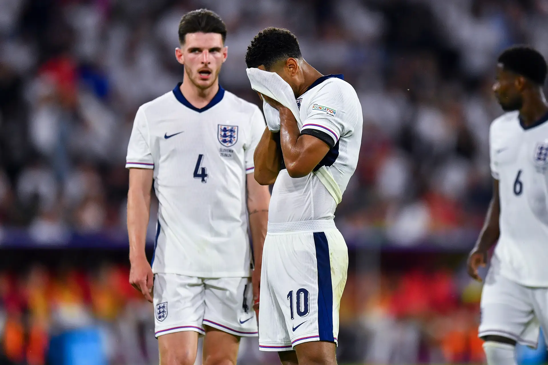 God save o futebol da seleção de Inglaterra, porque Southgate não o está a salvar (e a histórica Eslovénia agradece)