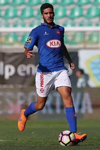 Em 2016/17, o central foi emprestado ao Belenenses e estreou-se na I Liga 