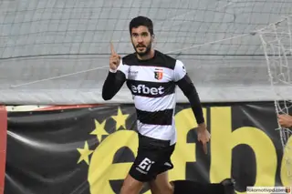 O central jogou no Lokomotiv Plovdiv, da Bulgária de 2019 a 2021
