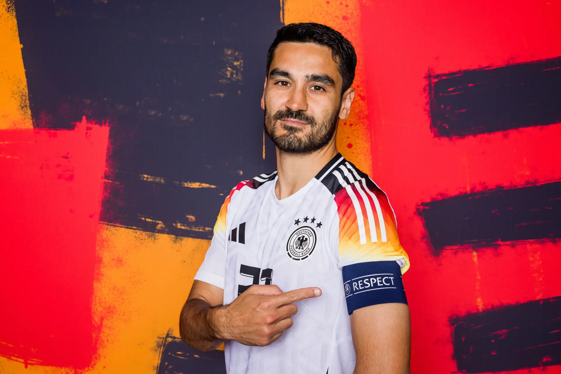 Há quem não goste do capitão da Alemanha. Motivo: as raízes turcas que Ilkay Gündoğan rejeita esquecer