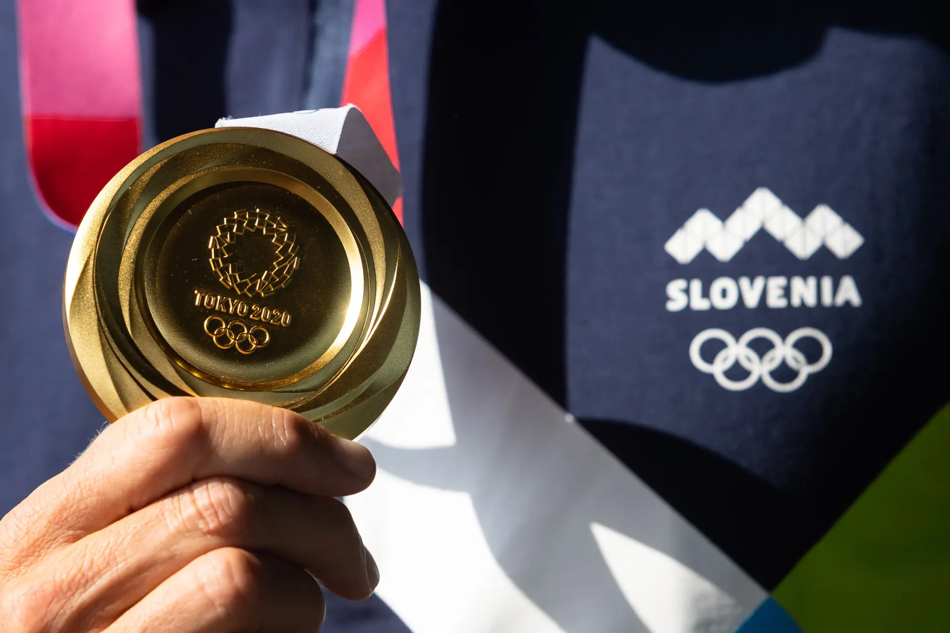 Poucas coisas estimulam tanto o nosso orgulho nacional como os