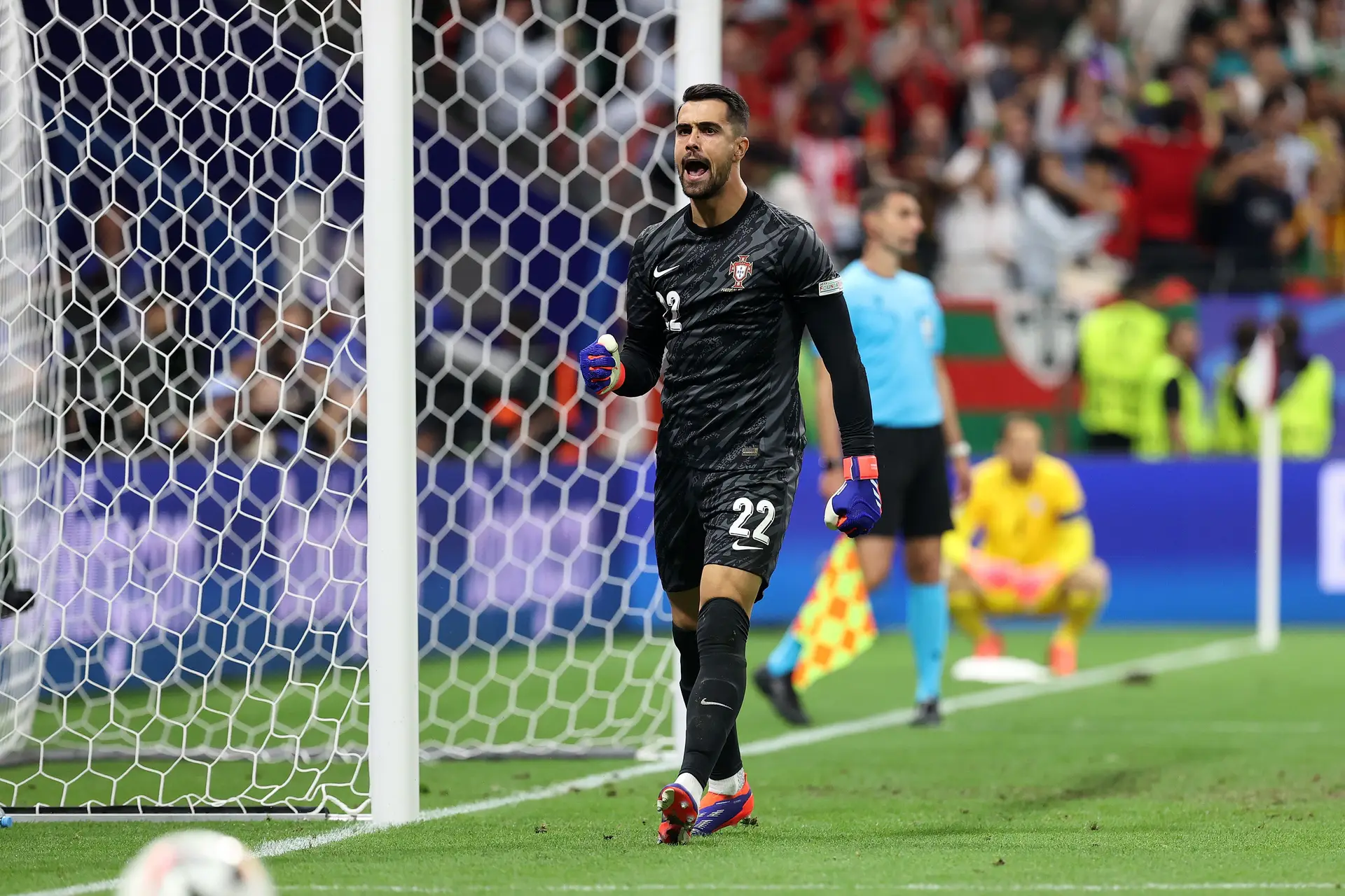 Diogo Costa, o herói da vitória de Portugal: “Segui o meu instinto, e ainda bem. Mato-me a trabalhar e a acreditar em mim”