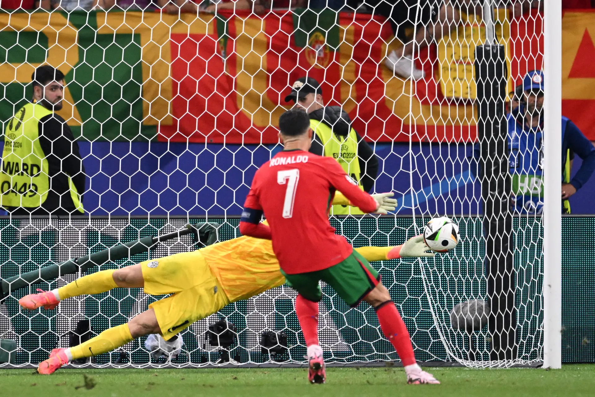 Em direto: Portugal 0-0 Eslovénia (3-0 após penáltis)