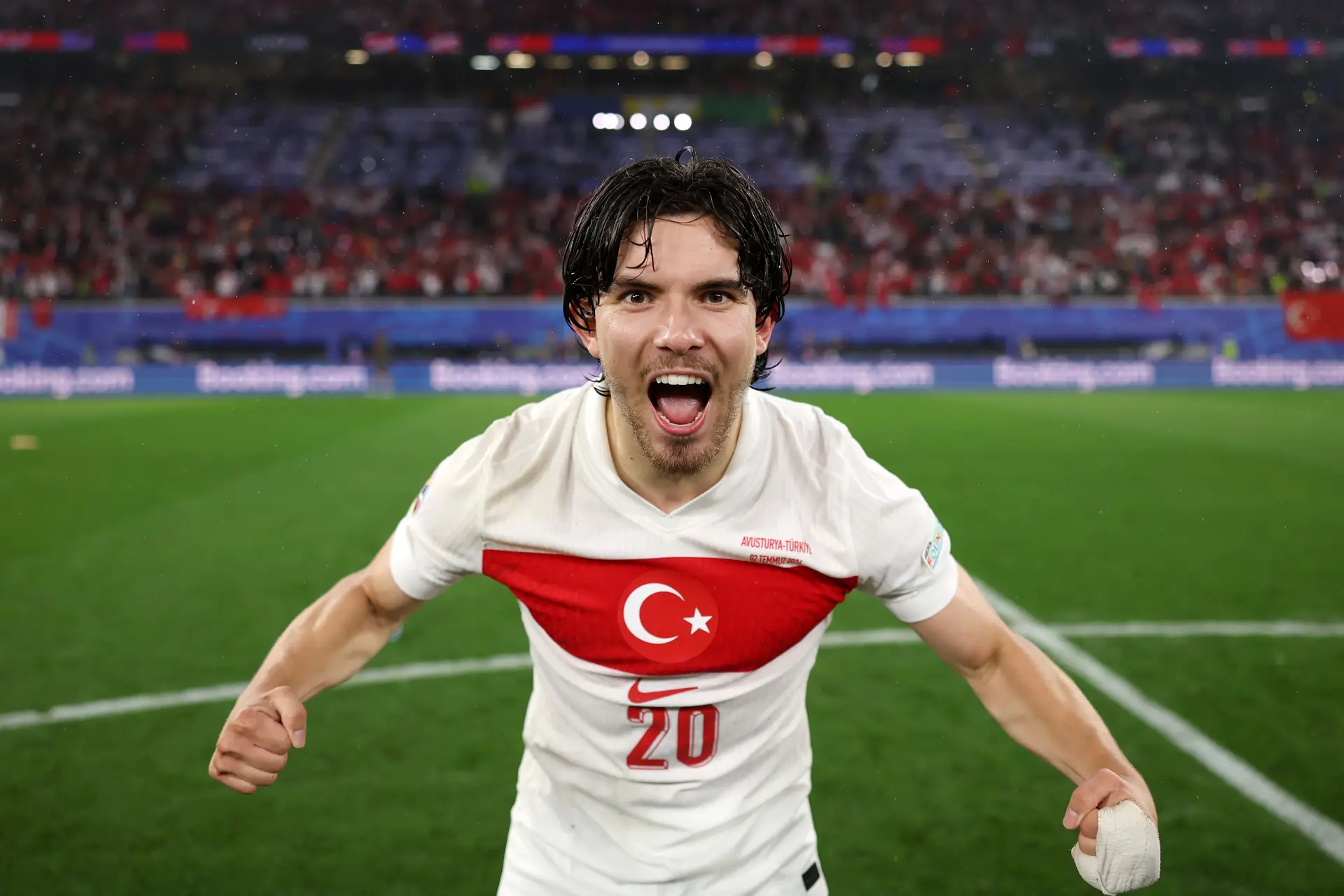 Ferdi Kadioglu, a surpresa da surpresa do Europeu que parece ter o dom da ubiquidade
