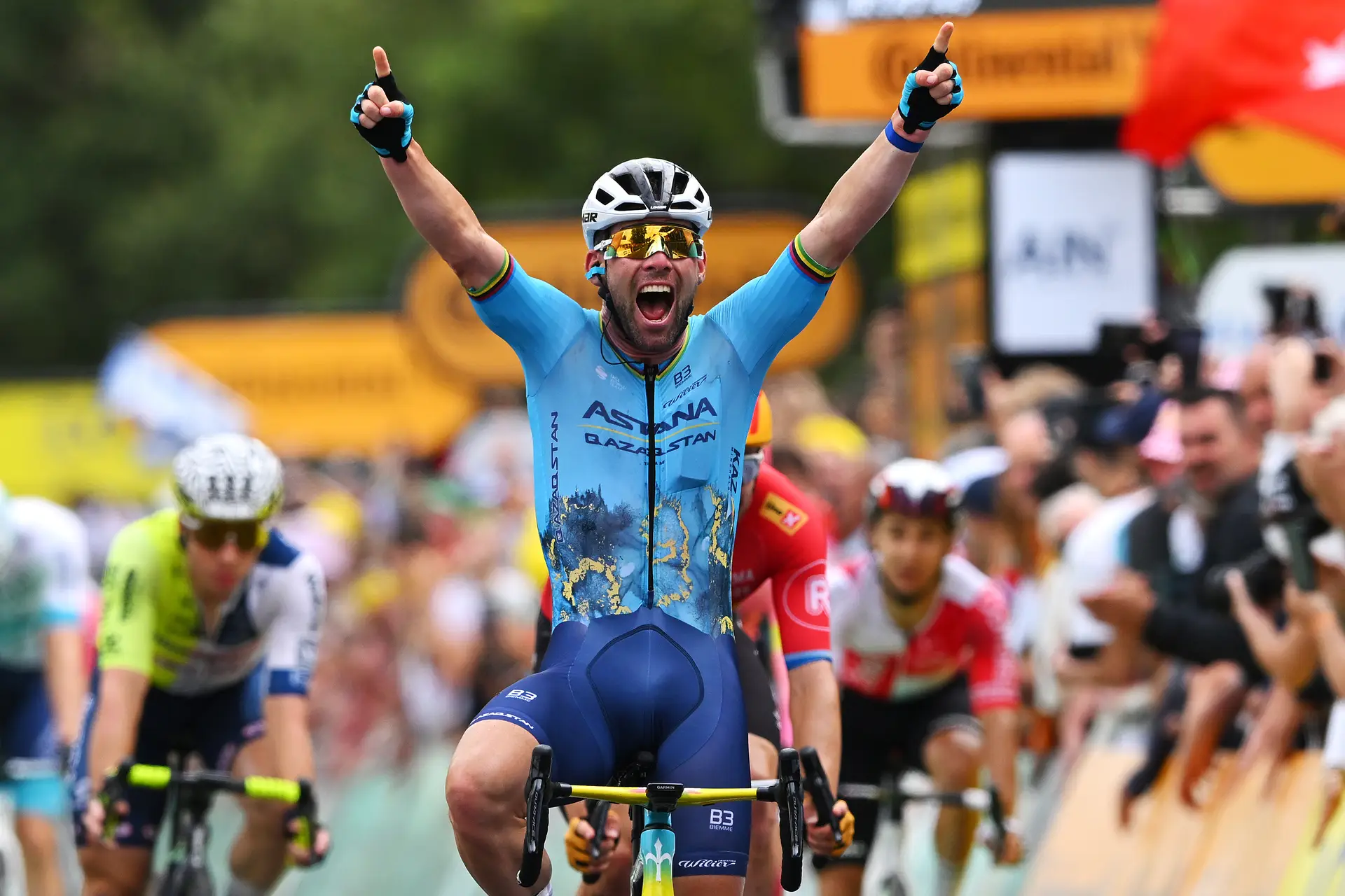 Um último sprint para a eternidade: Cavendish ganha e torna-se no ciclista com mais vitórias na história do Tour
