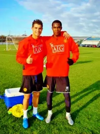 Cristiano Ronaldo e Manucho num treino do Manchester