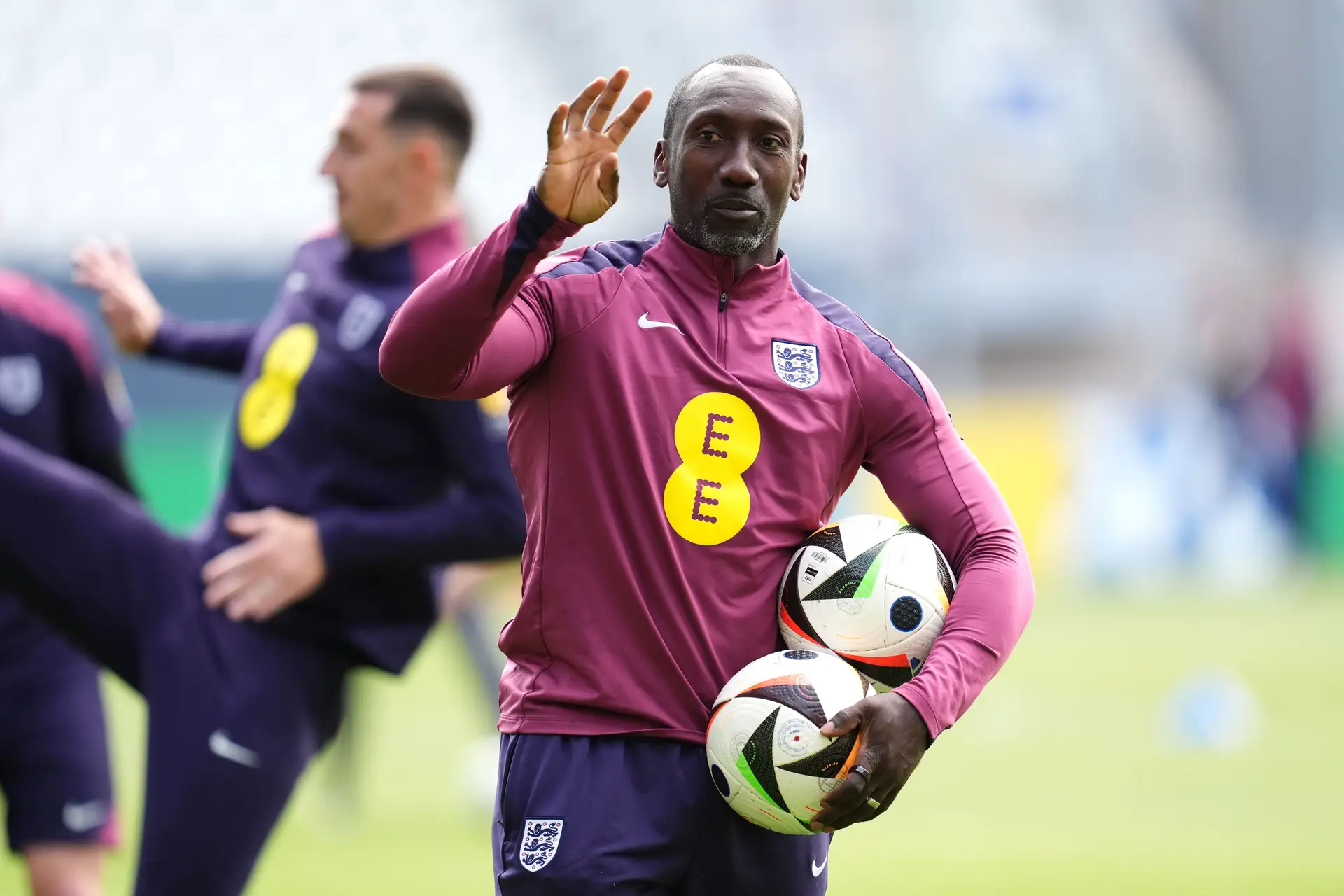 A Inglaterra tem um ‘espião’ neerlandês a treinar-lhe os avançados. É o tipo a quem Rui Nabeiro chamou Jimmy e o nome colou