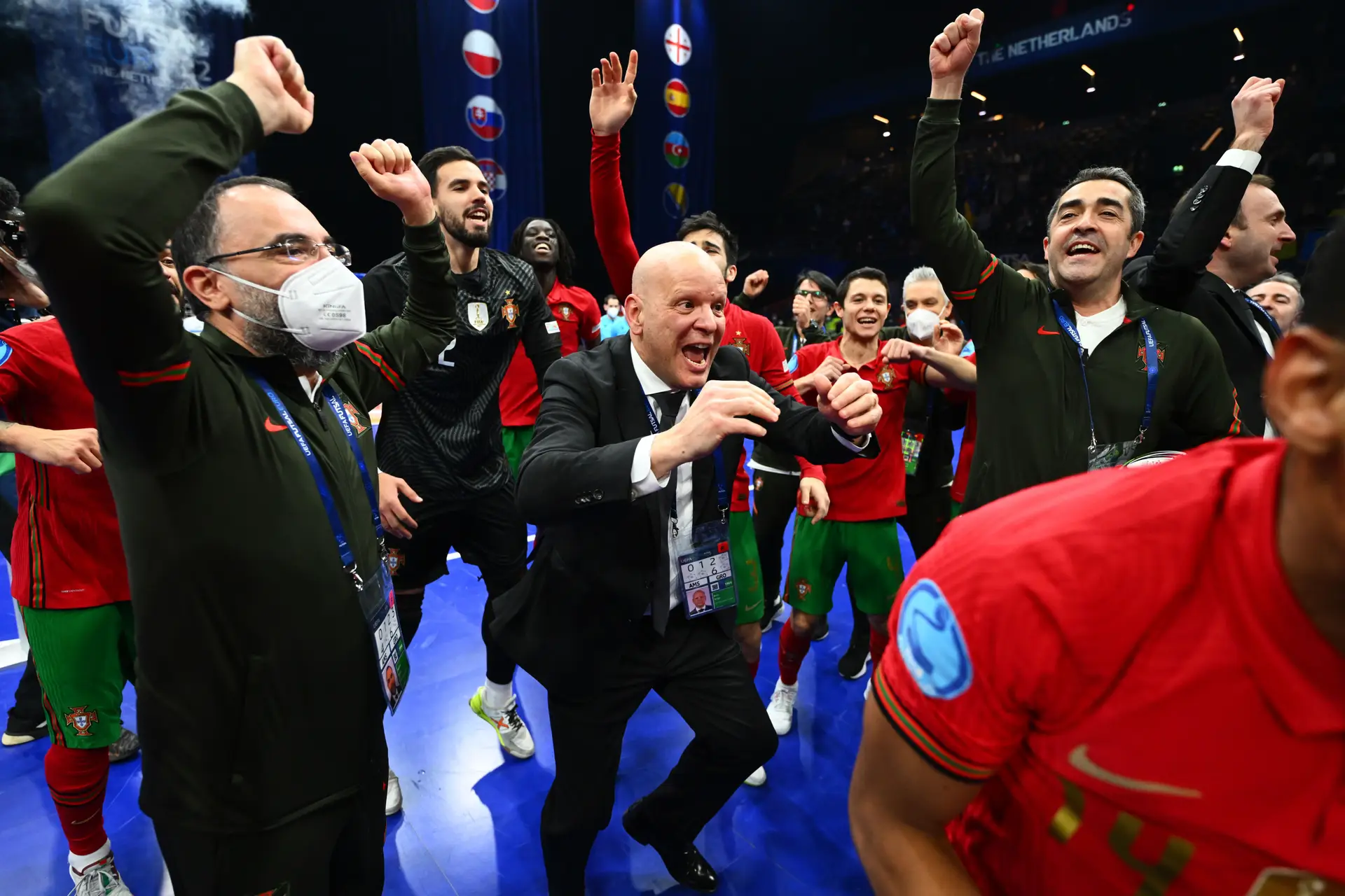 Jorge Braz, selecionador nacional, a festejar a vitória no Europeu de 2022, o último grande título conquistado por Portugal.
