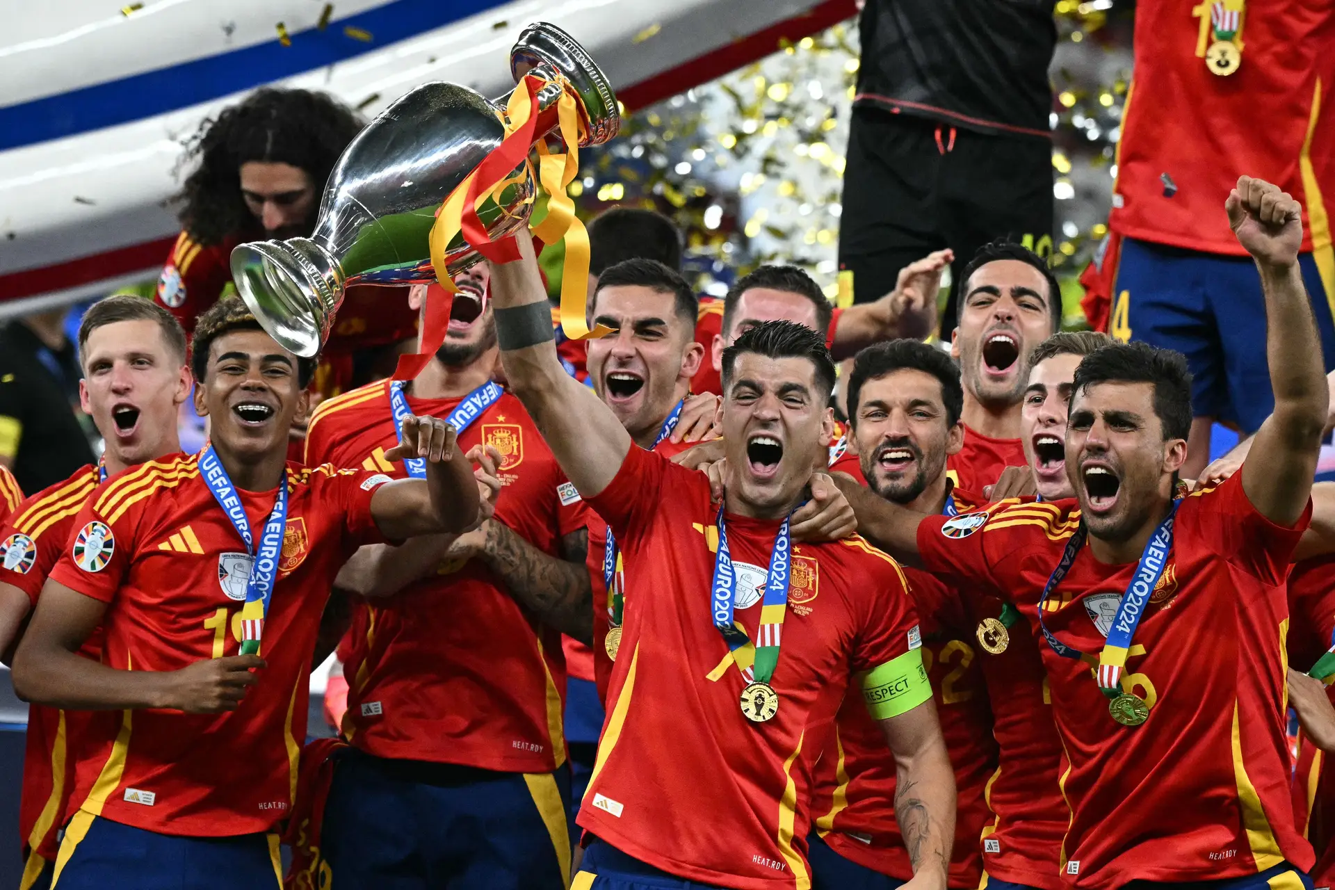 A Espanha é campeã da Europa porque o futebol ainda sorri de volta a quem não o jogar com medo