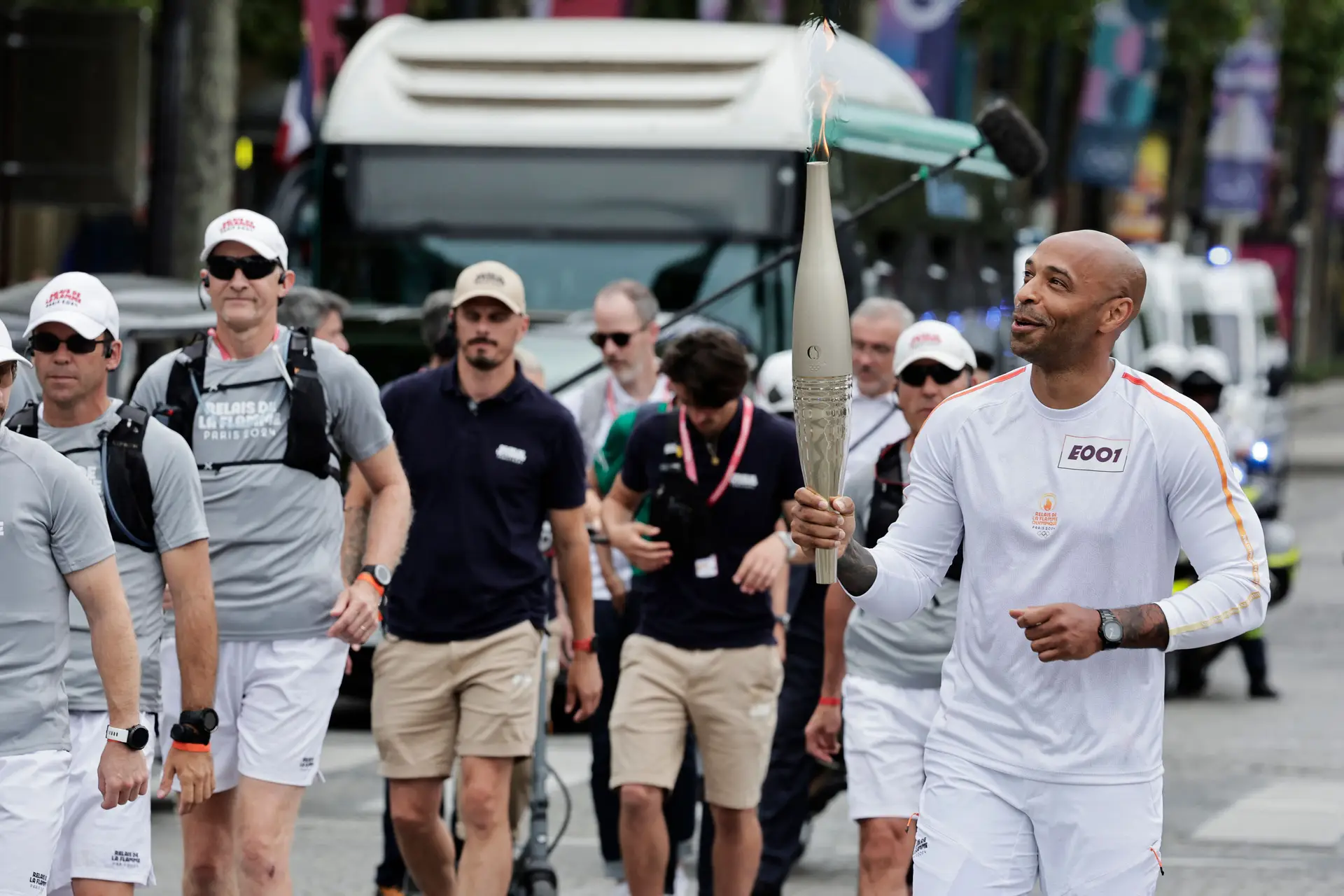 Thierry Henry está nos Jogos depois de levar “tantas negas como na escola”. Mas Henry, homem de mil facetas, parece ser inimigo de dar negas