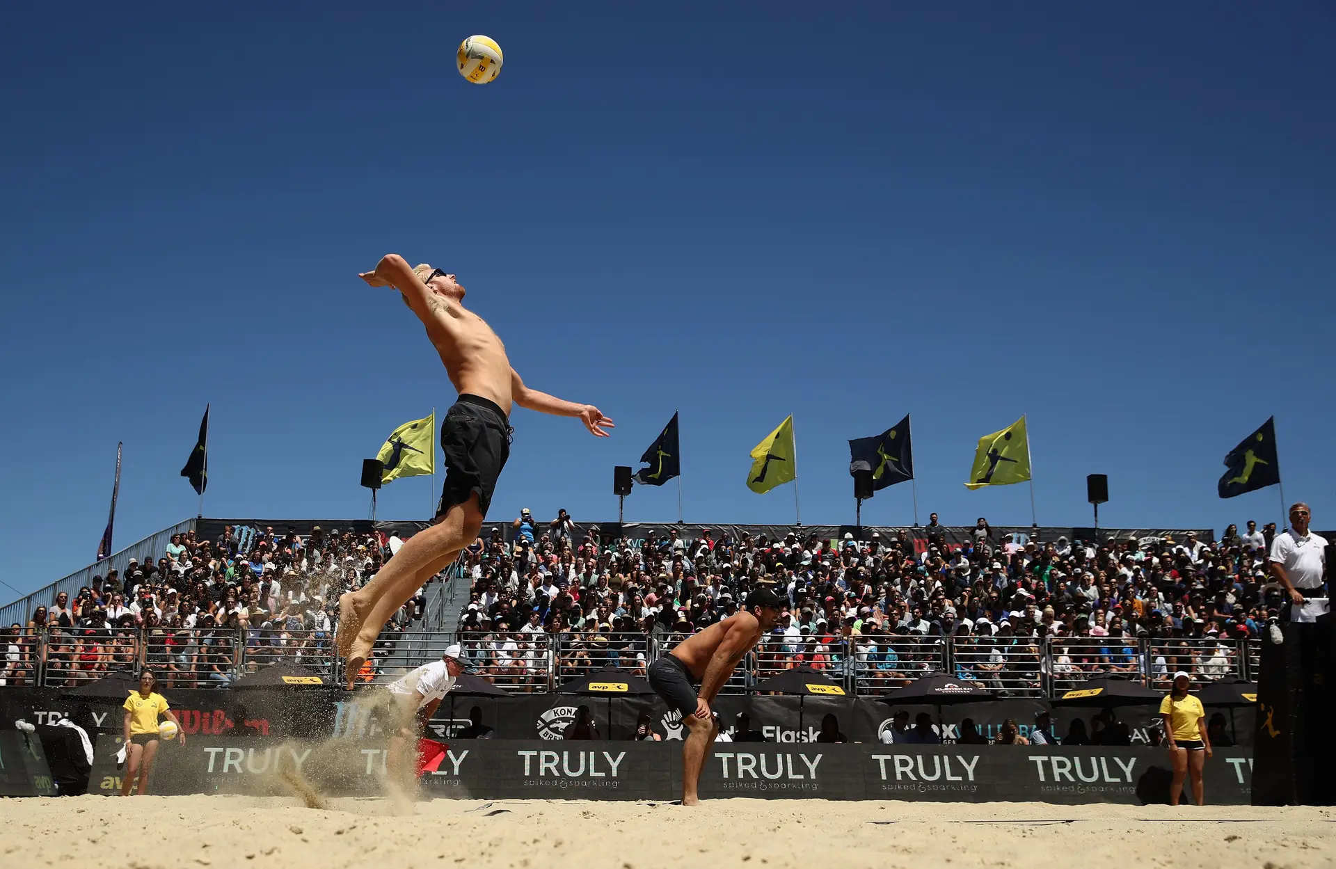 Participou no concurso de afundanços da NBA, mas foi o voleibol de praia que levou Chase Budinger a Paris