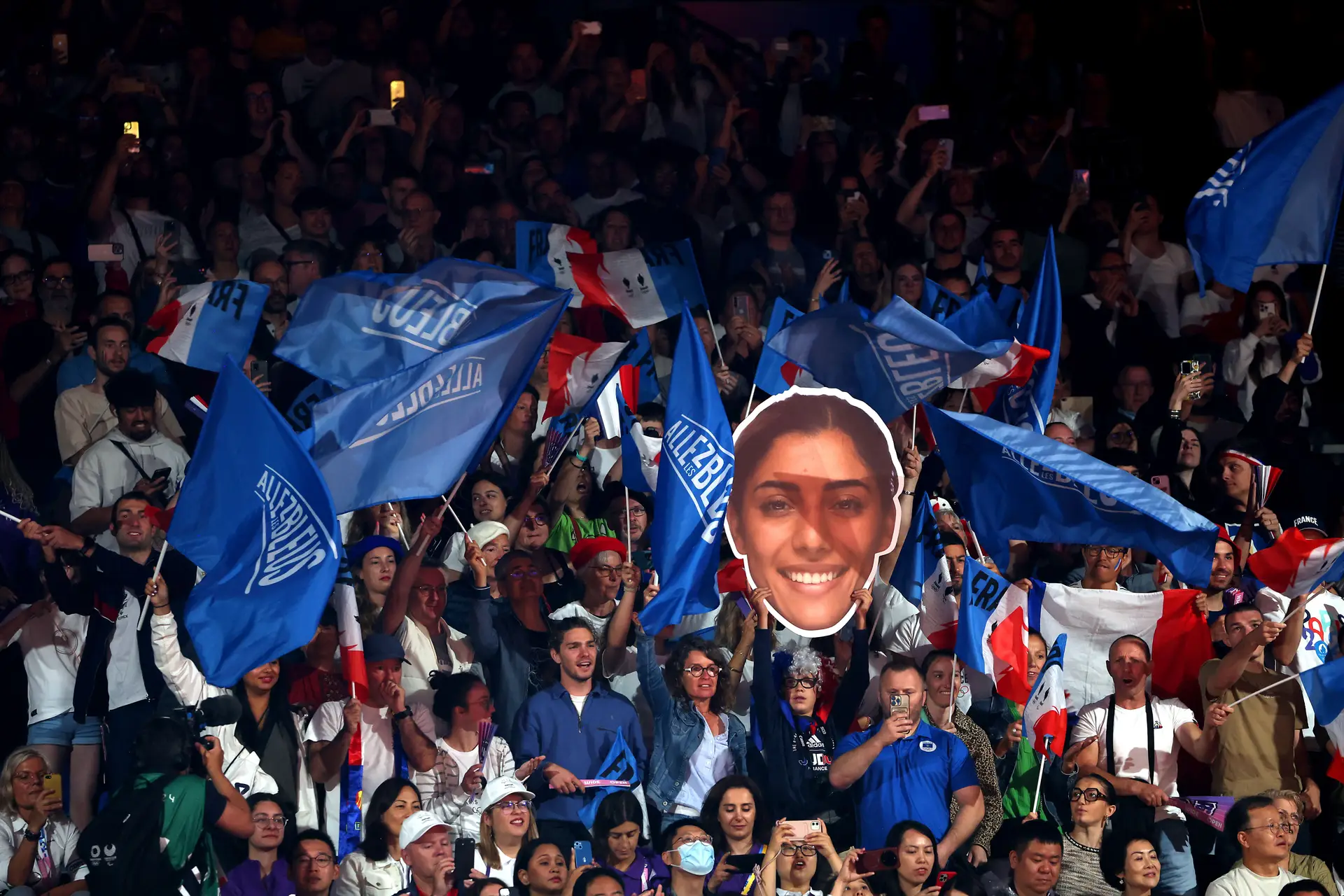 Coreografias, máscaras, cânticos e uma estátua equestre a saudar os atletas: dentro da grande festa do judo nos Jogos Olímpicos