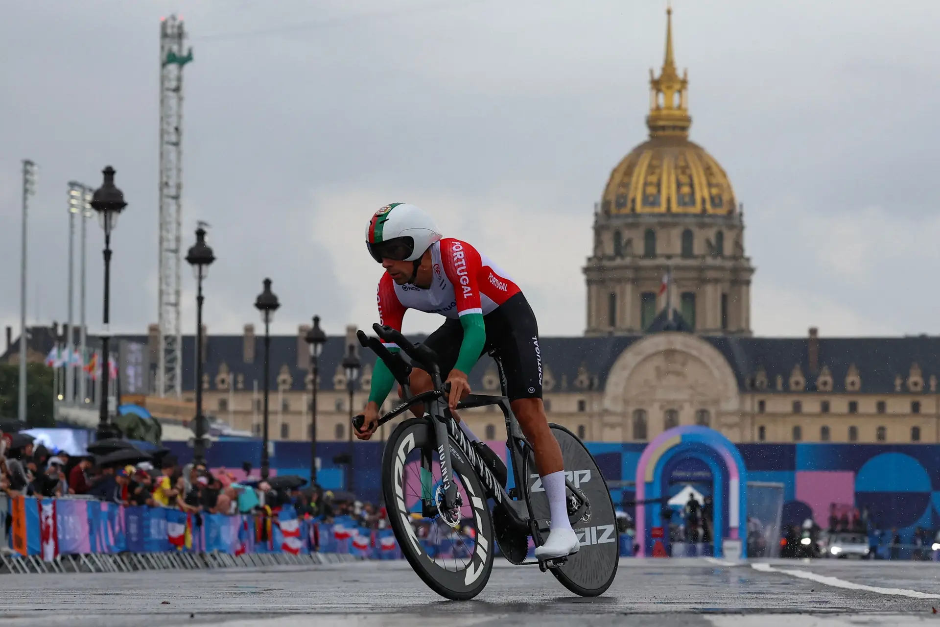 No dia dourado de Remco Evenepoel, Nelson Oliveira agarrou o primeiro diploma para Portugal no contrarrelógio olímpico