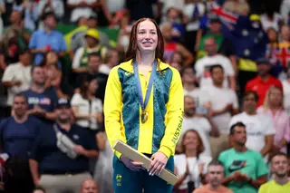 Há 10 anos, Mollie O’Callaghan não tinha dinheiro para competir. Agora, é recordista olímpica ao lado da amiga