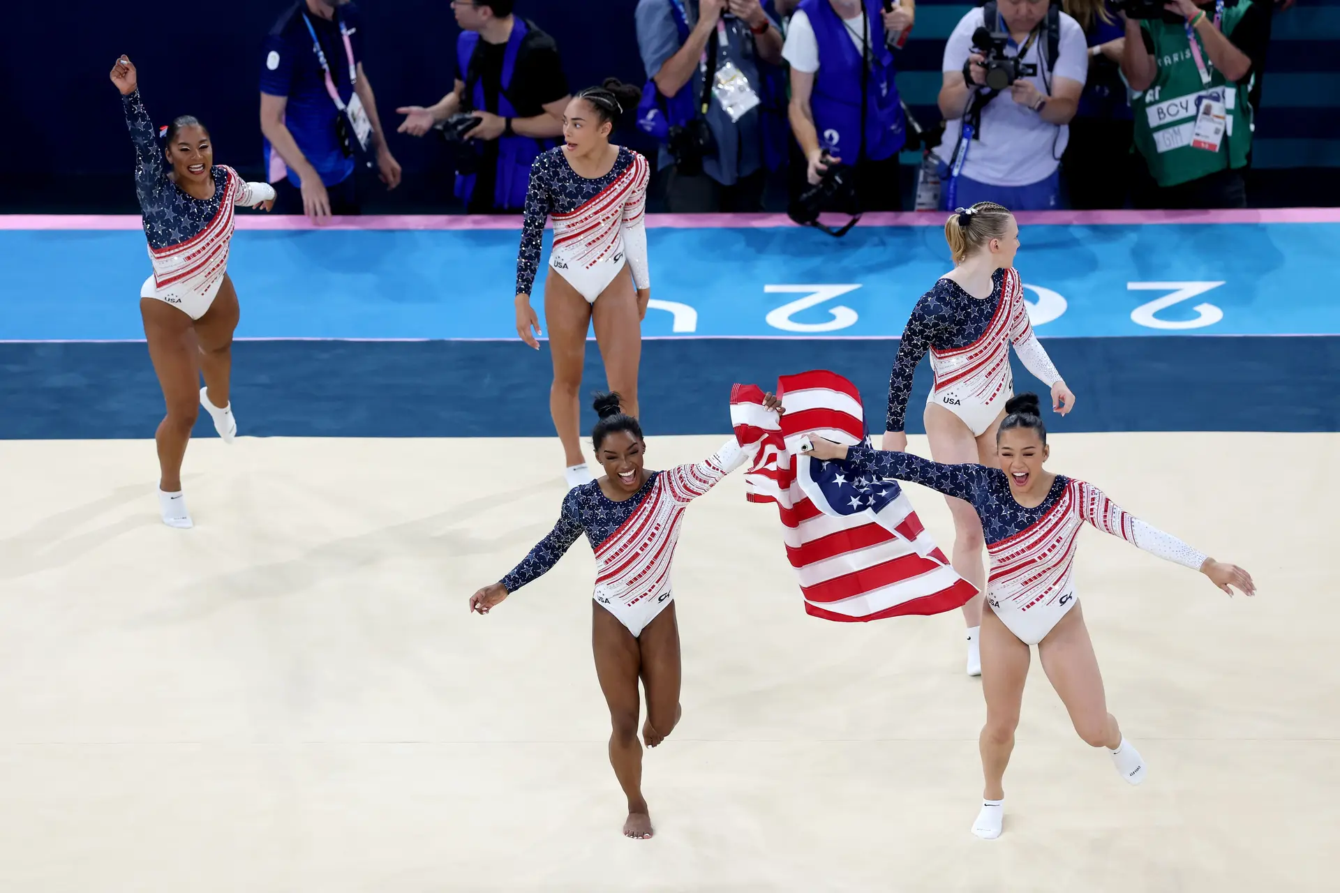 Simone Biles quer, pode e faz. Simone Biles é, outra vez e mais do que nunca, de ouro