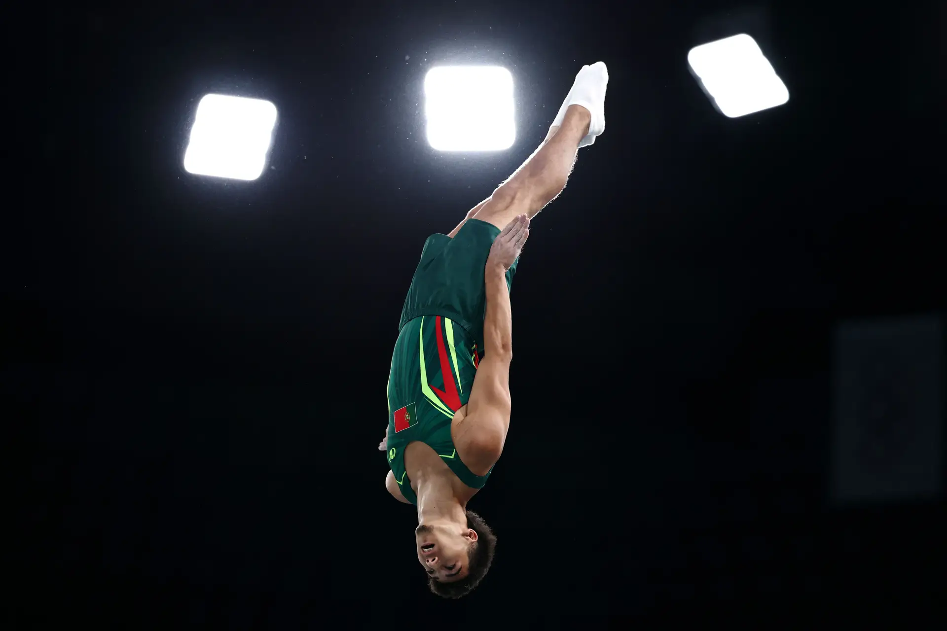 Um voo confiante para discutir as medalhas: Gabriel Albuquerque qualifica-se para a final dos trampolins
