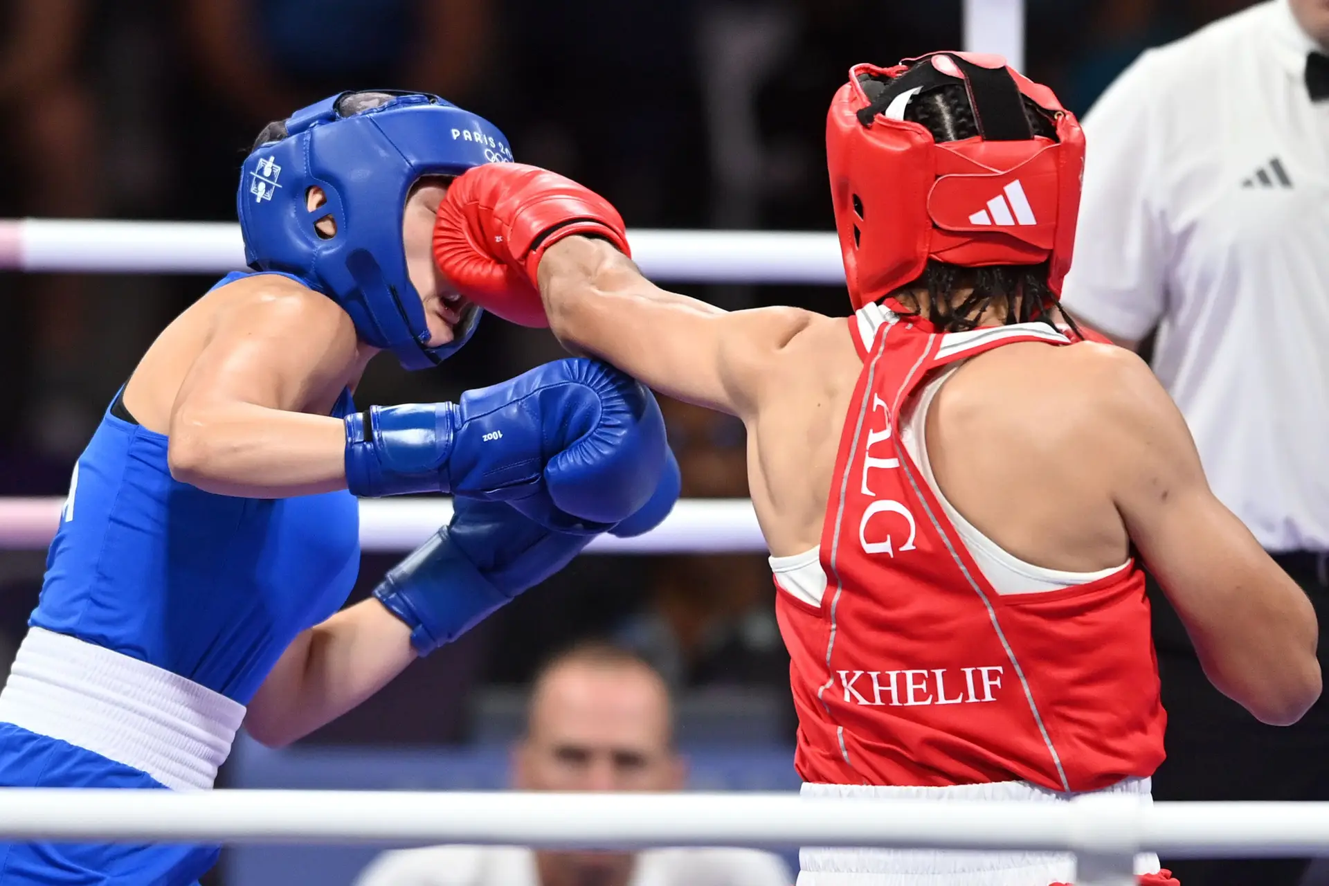 Imane Khelif derrotou Angela Carini na primeira ronda do torneio de boxe dos Jogos Olímpicos