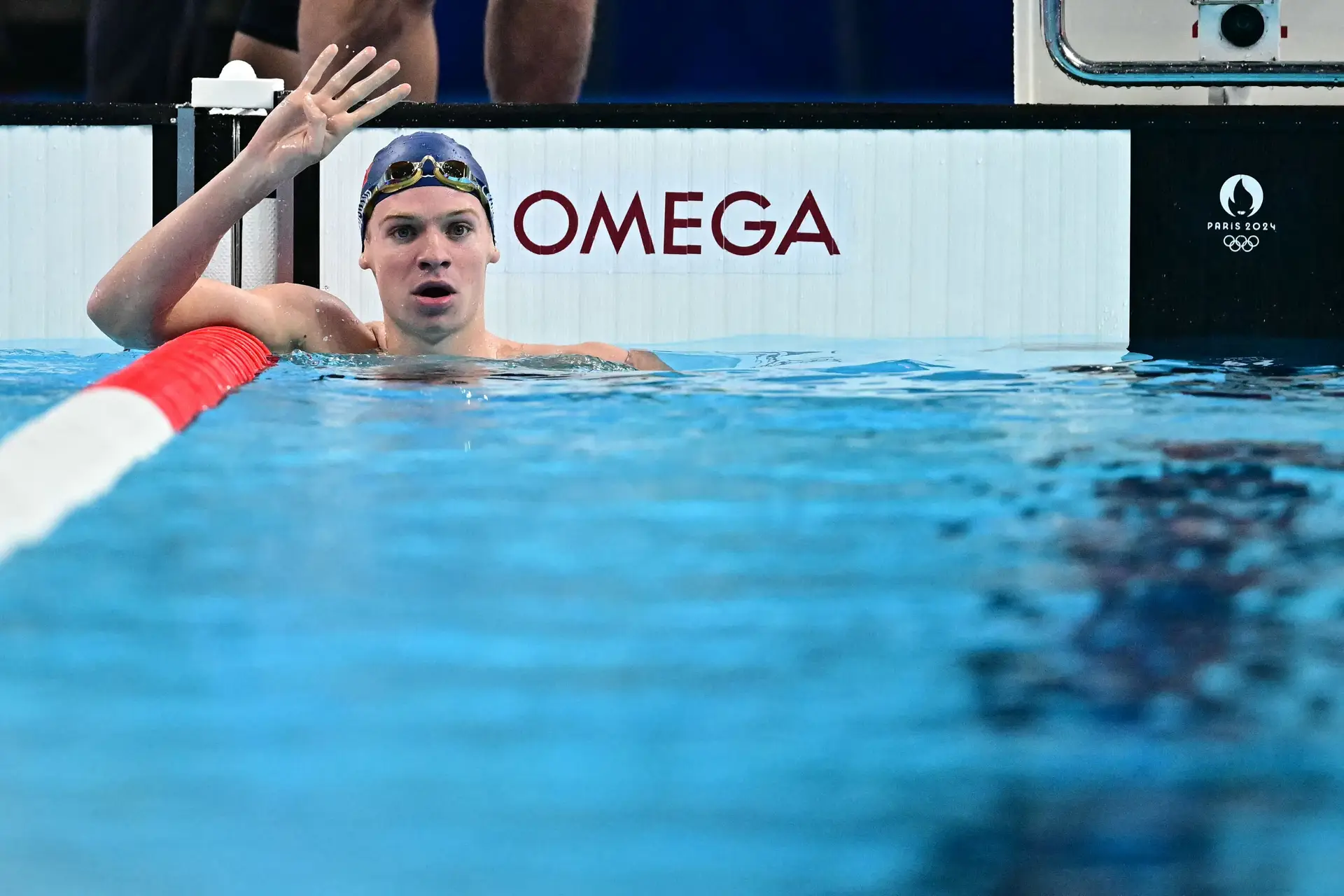 Abram alas para o Rei Léon Marchand, que conquistou o quarto títulos nestes Jogos Olímpicos - e ainda bateu um recorde de Phelps