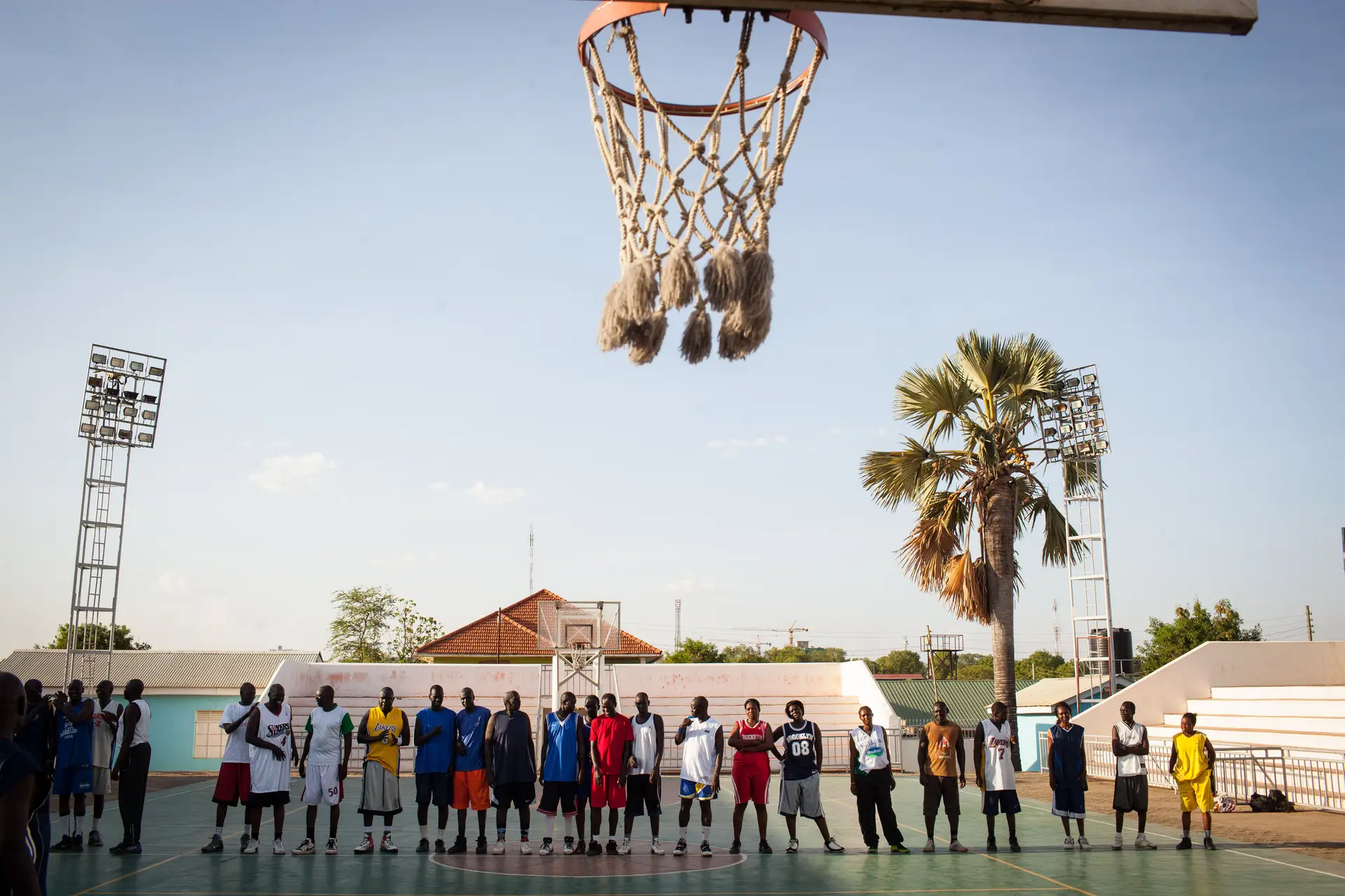 Um país sem pavilhões e uma equipa de refugiados: estar no basquetebol dos Jogos Olímpicos é um milagre para o Sudão do Sul