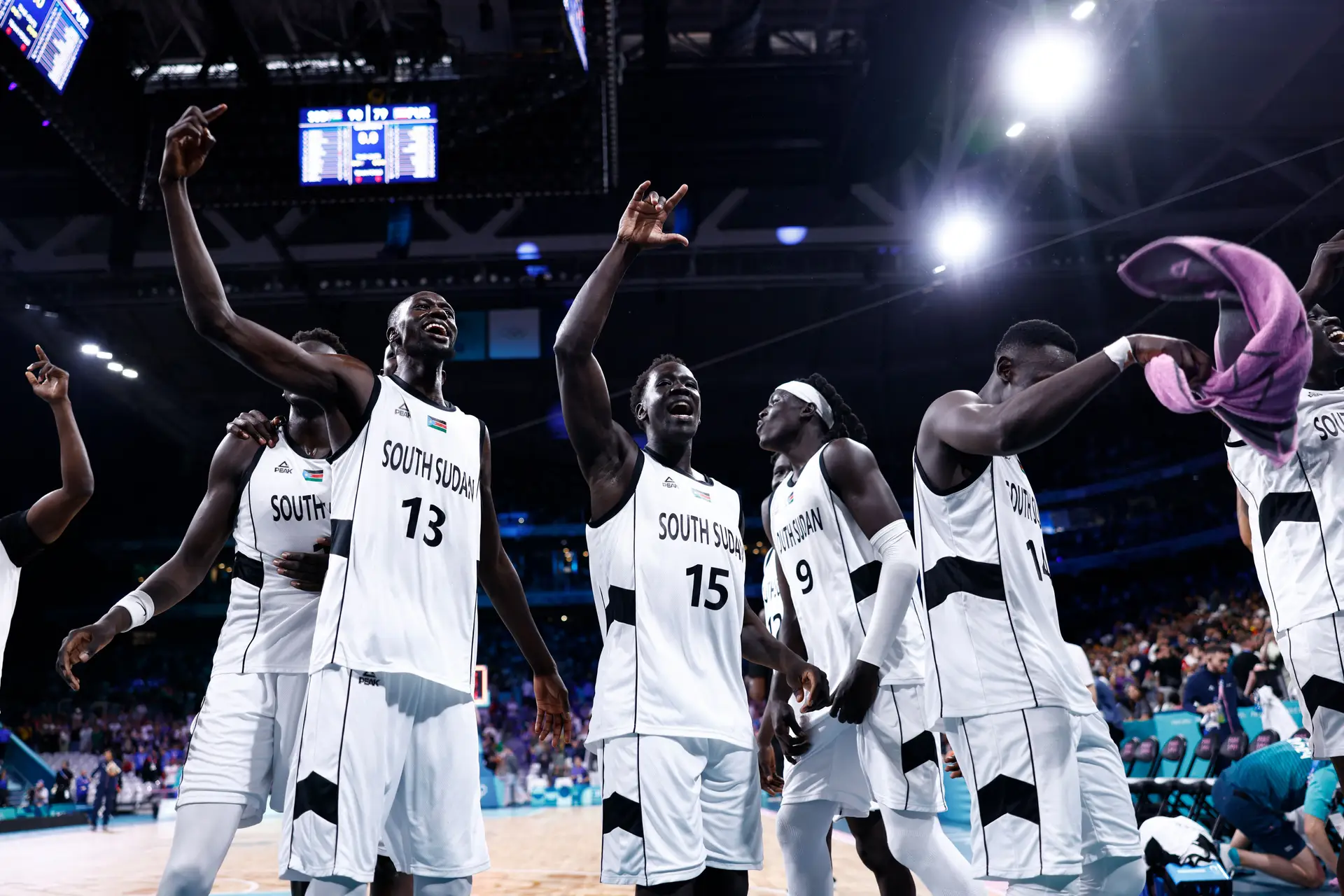 Um país sem pavilhões e uma equipa de refugiados: estar no basquetebol dos Jogos Olímpicos é um milagre para o Sudão do Sul
