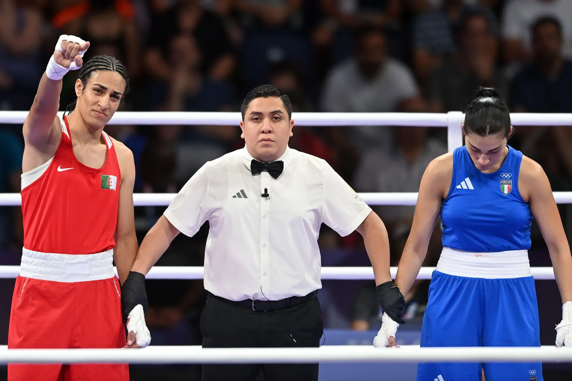 Ajudando à controvérsia, associação que já não regula o boxe dá prémio de €75 mil à mulher que desistiu de lutar contra outra mulher
