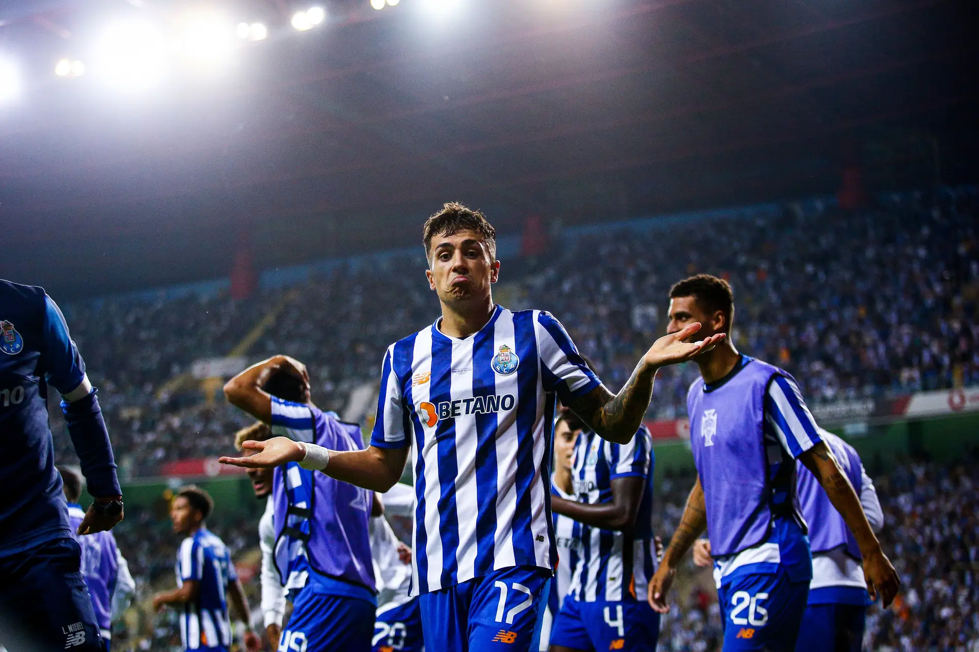 O novo FC Porto descobriu uma reviravolta épica, de loucos, contra os novos do Sporting