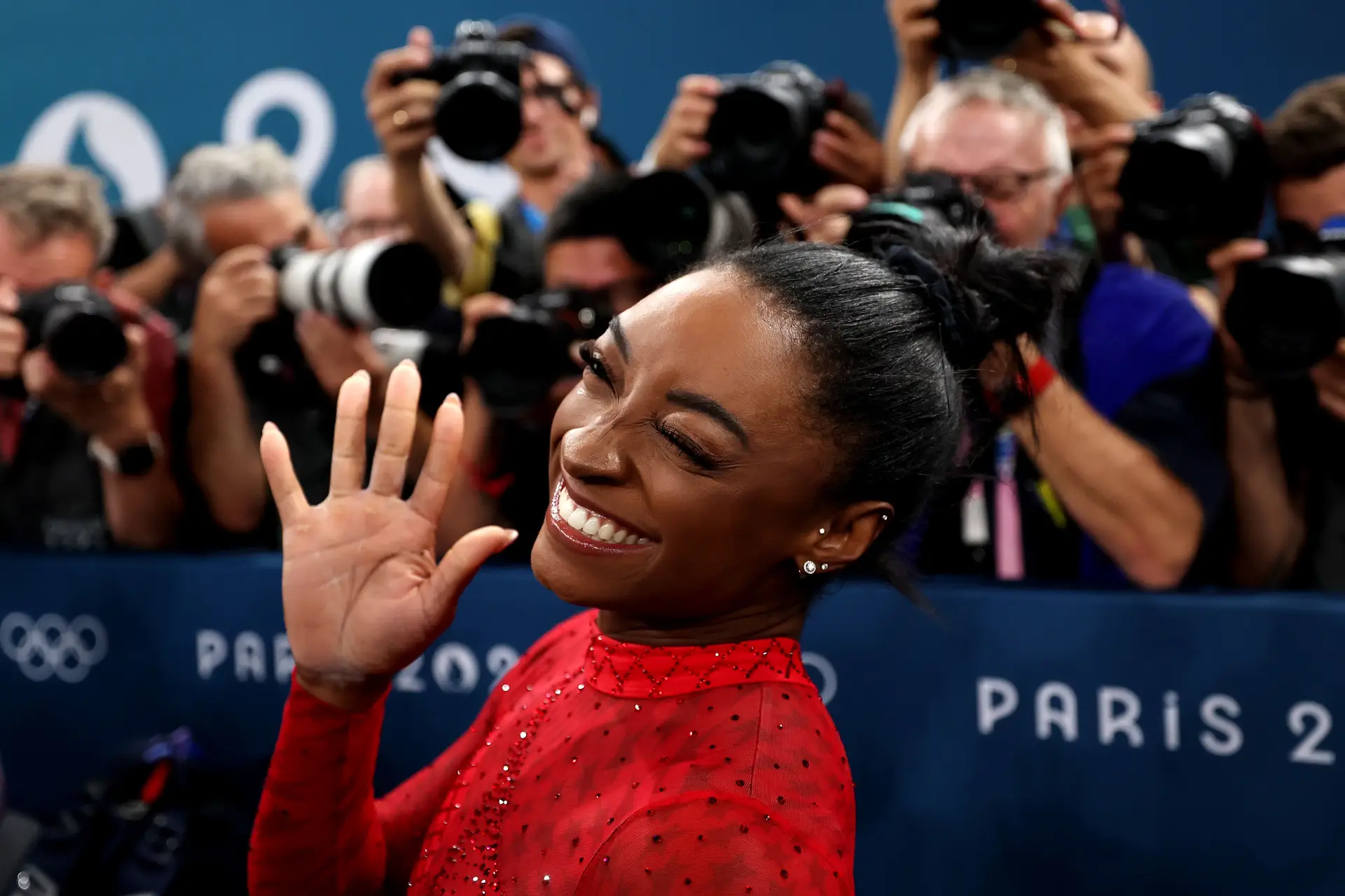 Salta, Simone, salta e sorri até ao ouro: Biles engrandece a sua lenda com a terceira medalha em Paris