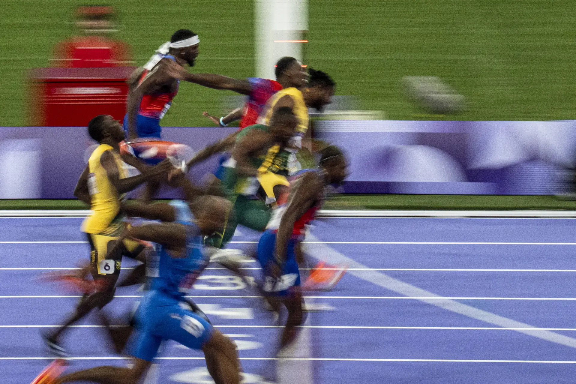 O homem mais rápido do mundo é o espampanante Noah Lyles, que agora, sim, tem motivo para o espalhafato