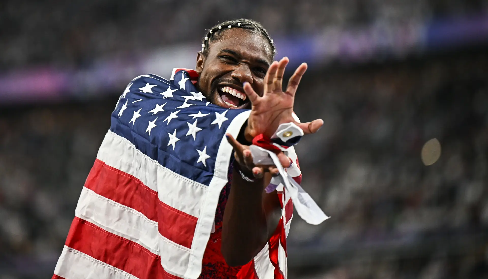 O homem mais rápido do mundo é o espampanante Noah Lyles, que agora, sim, tem motivo para o espalhafato