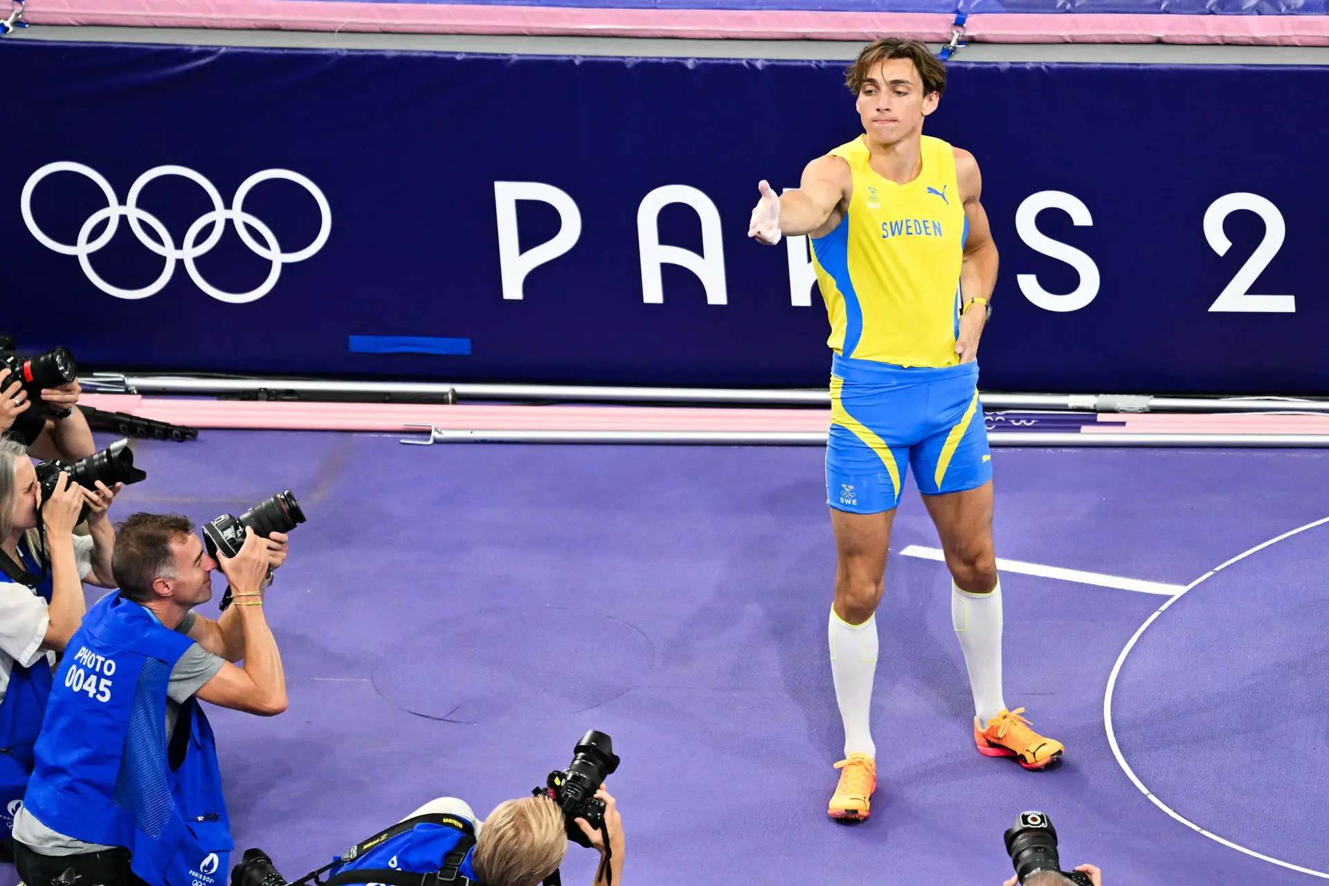 Vais voar até saíres deste mundo, Mondo? Duplantis sagra-se bicampeão olímpico com recorde do mundo incluído