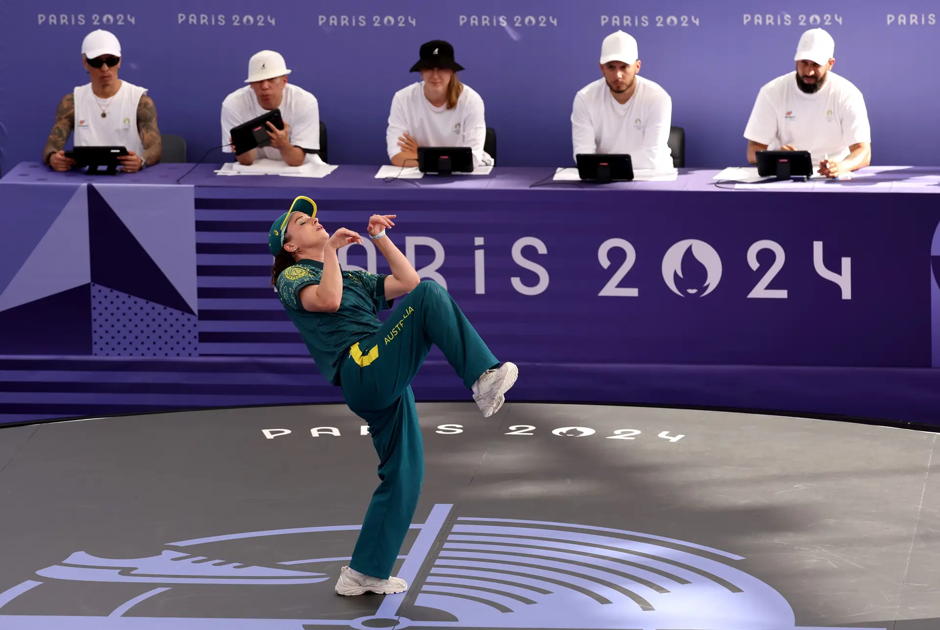 O desempenho da B-girl Raygun nos Jogos Olímpicos está a ser colocado em causa. A atleta diz-se “arrasada”