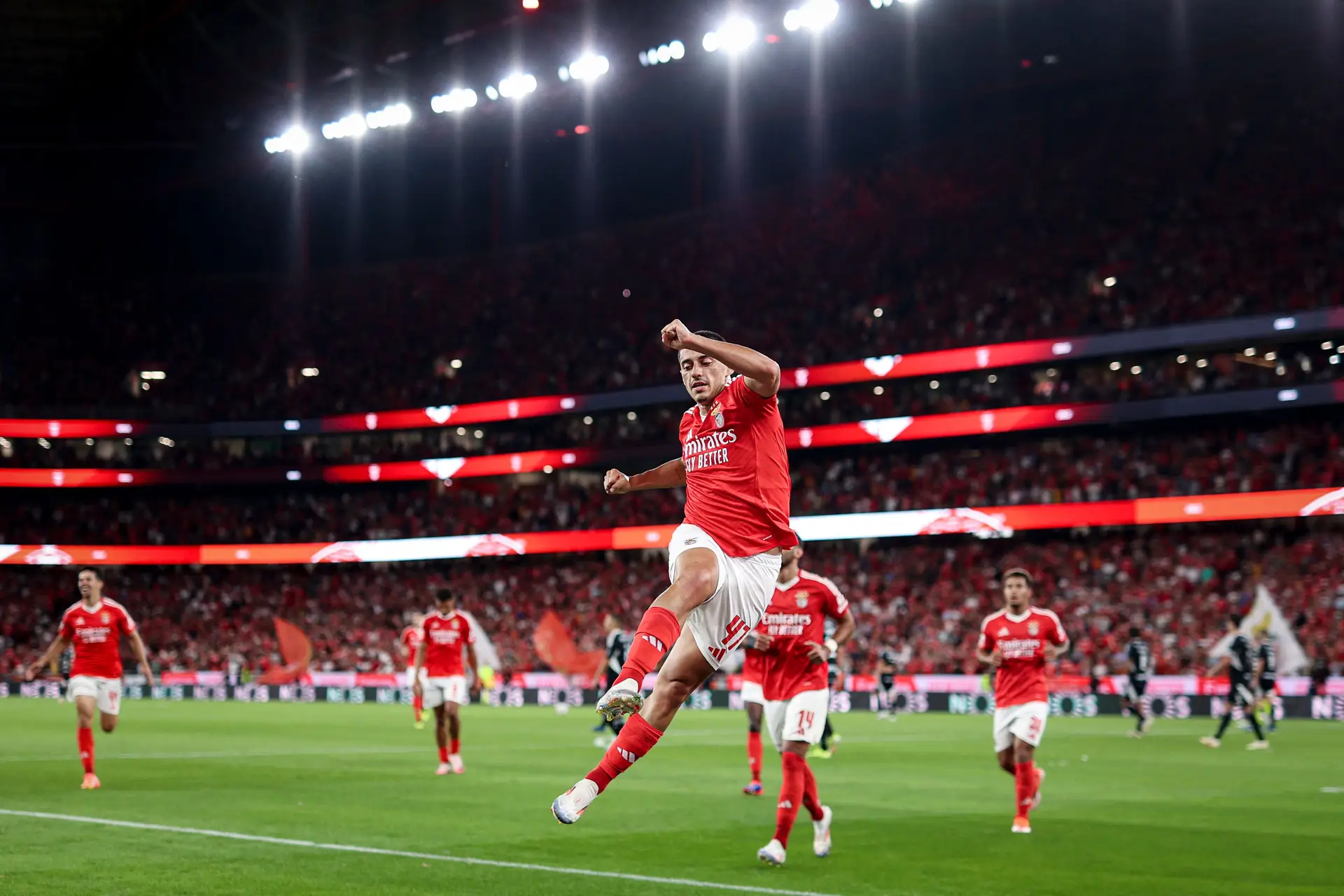 O Benfica segurou Tiago Gouveia e Tiago Gouveia segurou o Benfica