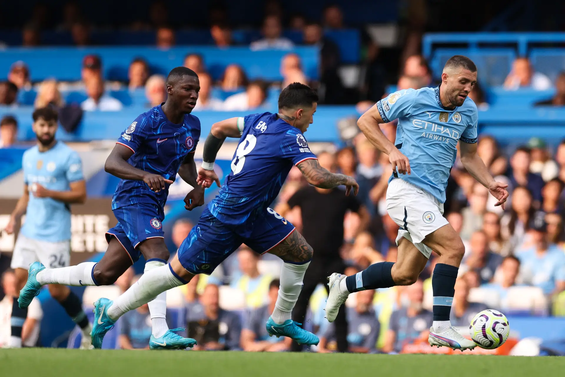 No jogo grande da 1.ª jornada da Premier League, o Chelsea mostrou mais milhões e o Manchester City mostrou o mais importante: a vitória