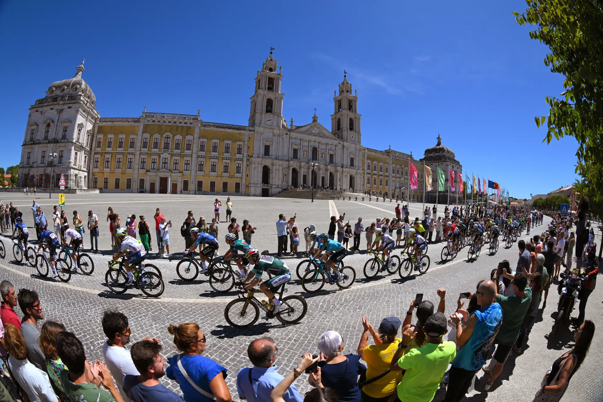 Em dia de homenagem ao ciclismo português, Kaden Groves continuou a sua história de amor com a Vuelta