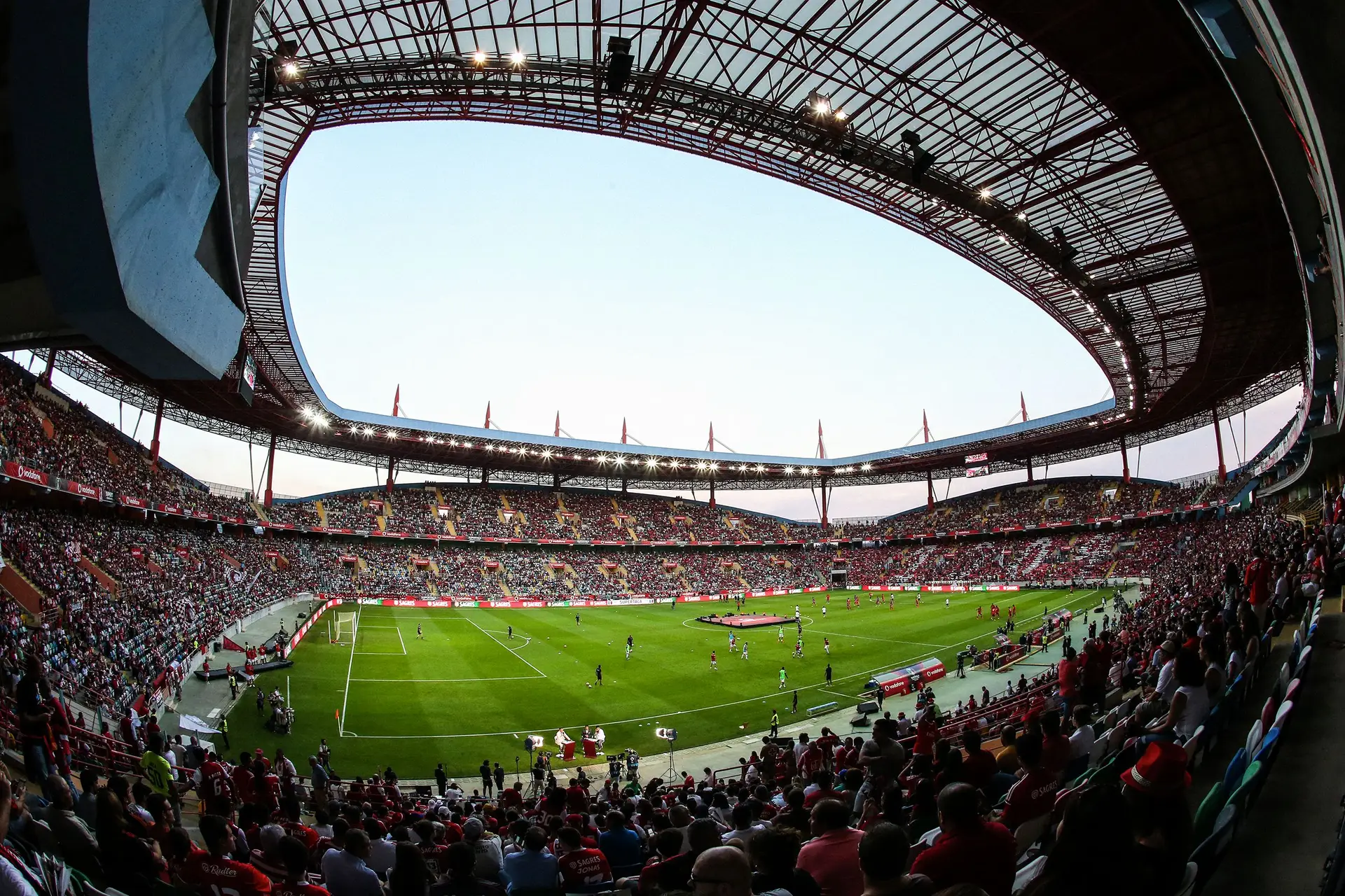 O Euro 2004 foi há 20 anos: mais de €1000 milhões depois, o que aprendemos?