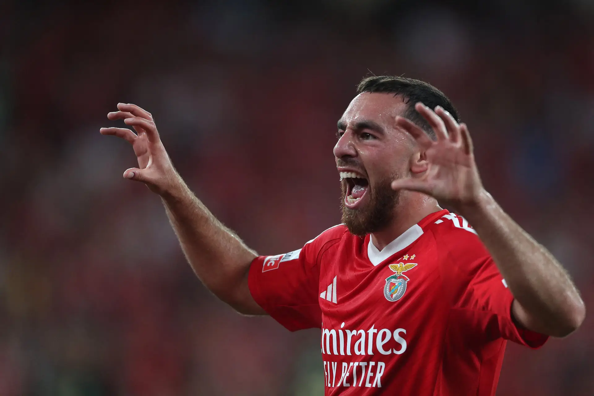 O risco de Kökçü apazigua as indefinições do Benfica