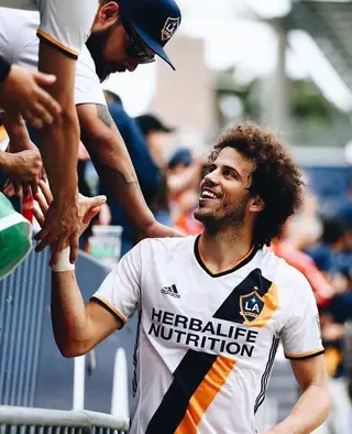 O médio a ser felicitado pelos adeptos americanos