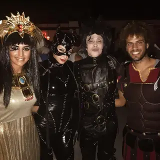 João Pedro (à direita) conheceu o guitarrista Nuno Bettencourt, ao seu lado, nos EUA com quem festejou um Halloween, mais as respetivas mulheres