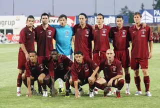 Em 2007/08, André Leão (3.º atrás à direita) foi jogar para o Cluj, da Roménia