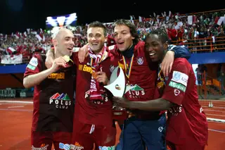 Tony, Manuel José, Leão e Semedo a festejarem um título pelo Cluj