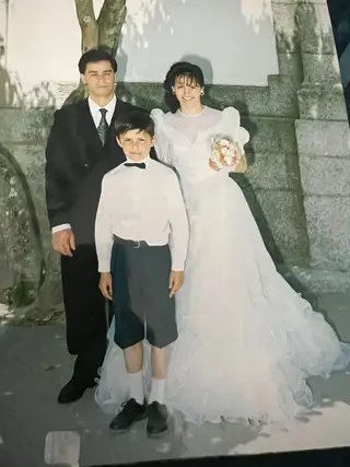 Dani Soares em criança, no casamento de uma irmã