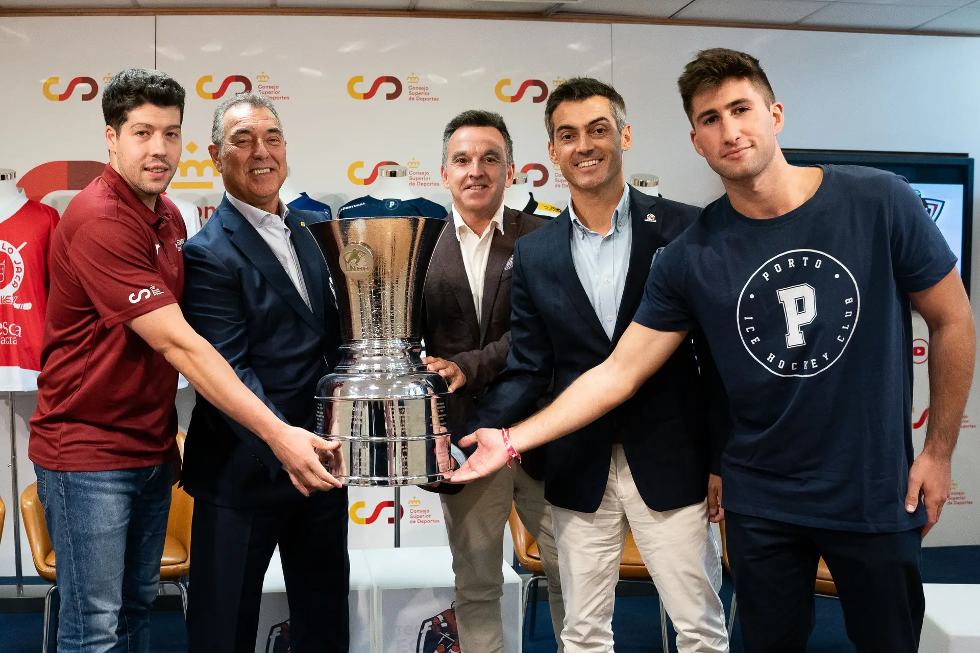 Portugal, calor. Hóquei no gelo, frio? Sim, mas há uma equipa no Porto que vai jogar na nova Liga Ibérica (com muitos jogadores da Letónia)