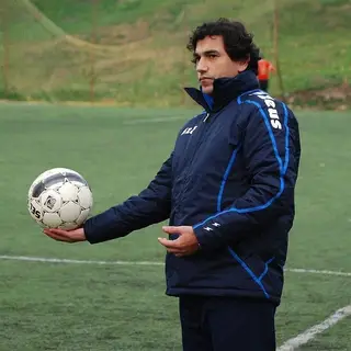 Após a Maásia, Eduardo foi treinar o Kozámisleny, da Húngria