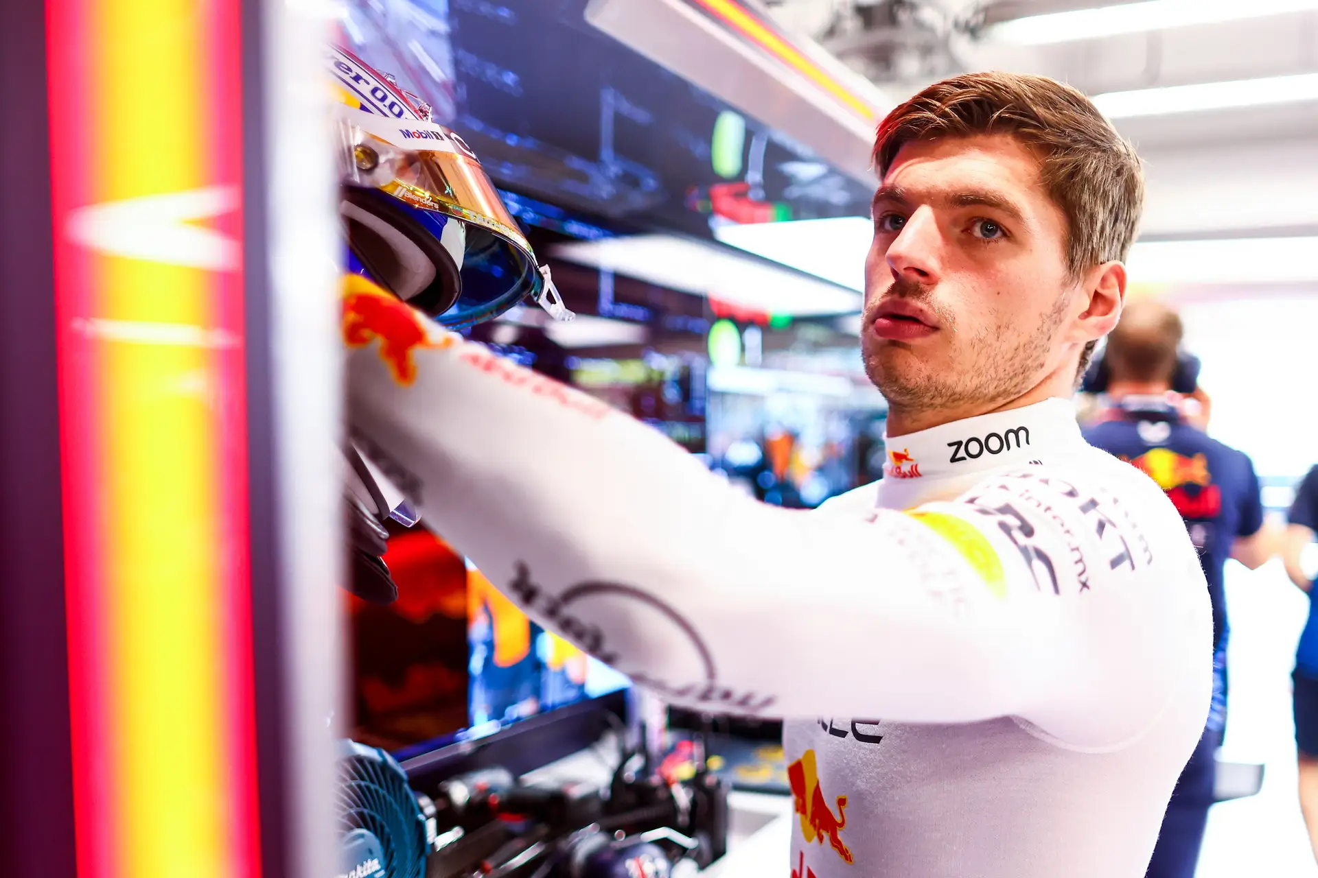 Pé no acelerador, tento na língua: a forma como os pilotos da Fórmula 1 falam virou caso e Max Verstappen foi castigado por isso