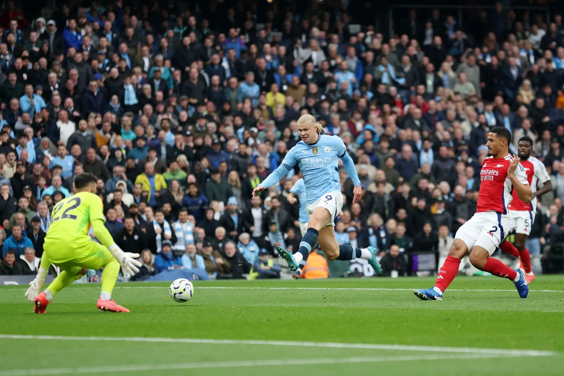 Tudo aconteceu no City-Arsenal, o jogo dos 110 minutos com vermelhos, reviravoltas e a magia negra das bolas paradas