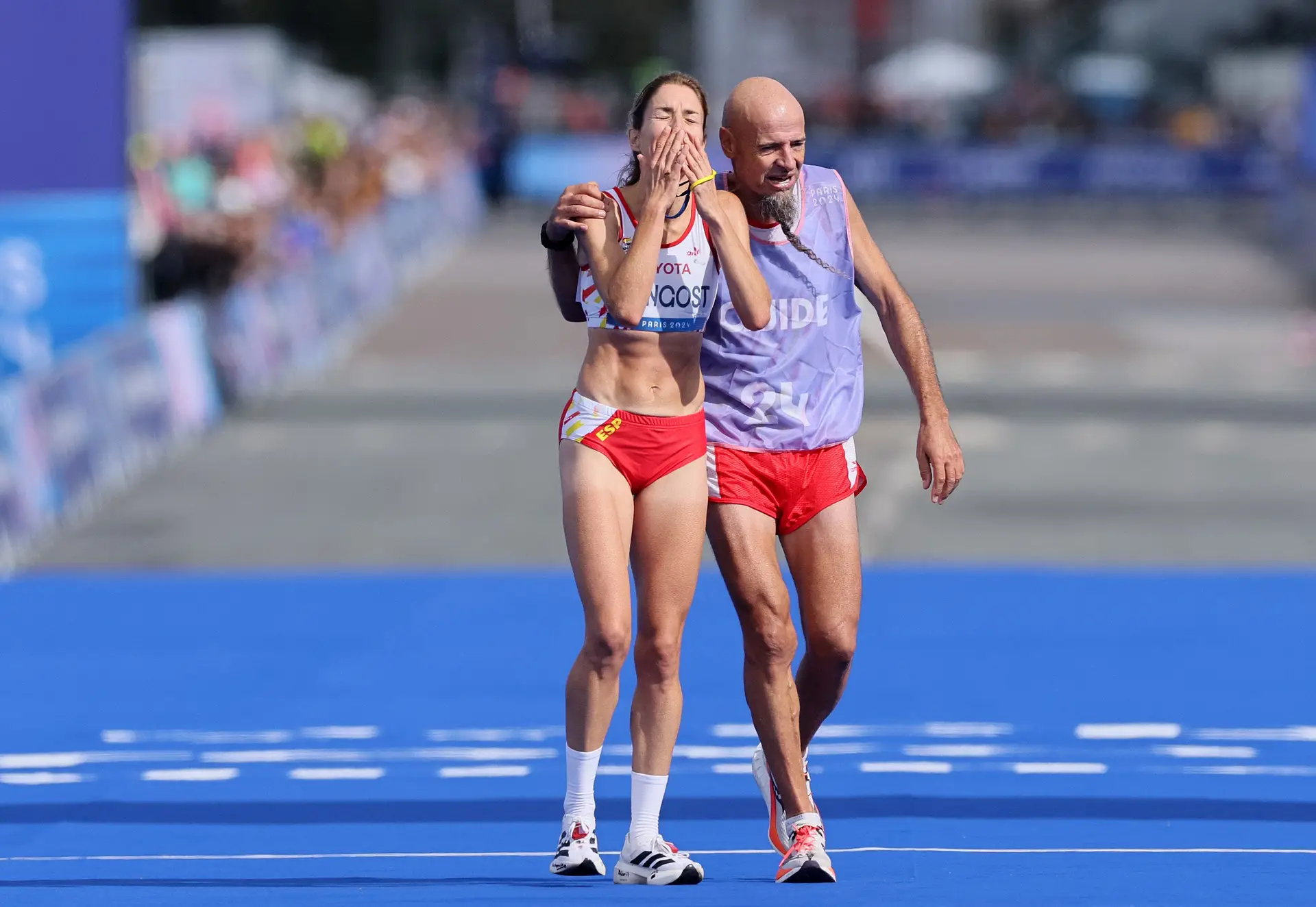 A maratonista que perdeu o bronze nos Paralímpicos por amparar o guia quer a medalha de volta. O advogado do ‘Caso Bosman’ vai ajudá-la