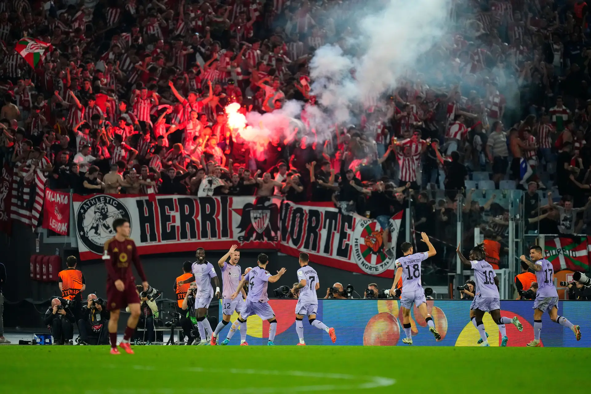 No Athletic Bilbao, os jogadores enfrentaram os adeptos para os criticarem devido ao mau comportamento